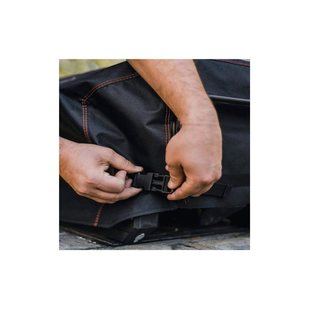 FUNDA PARA BARBACOA PORTATIL CARBON MASTERBUILT - Imagen 4